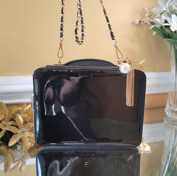 Yves Saint Lauren - Picture 14 of 17